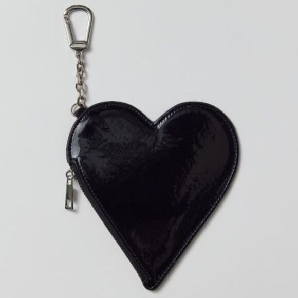 COPY - Black Heart shaped coin pouch with a clip keychain - Picture 1 of 5